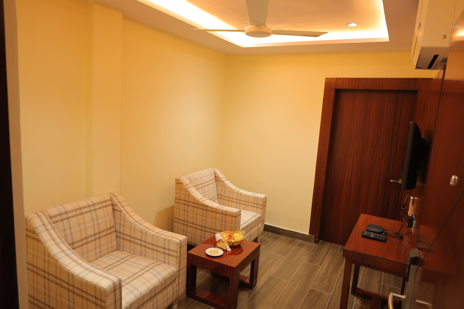 Bougainvilleas on Lombard Street,  San Francisco, Tokyo